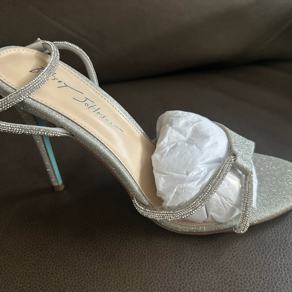 NEW - BETSEY JOHNSON Silver Sandal Heel - Picture 5 of 6